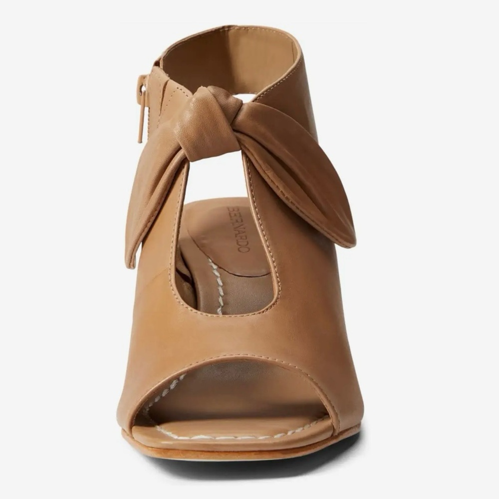 Bernardo Lizzie Sandals used but great condition. Size 8
